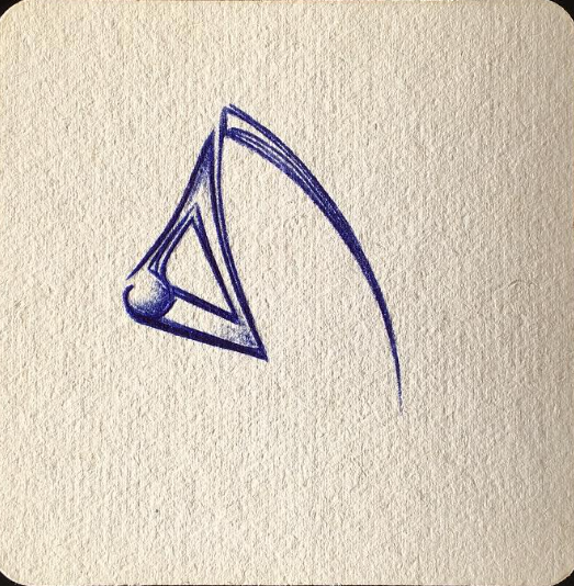 Kleine blauwe gebaartekening op papier